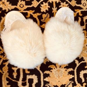 Cozy warm white with gold threads bedroom slippers .   7-8 . Medium Glamorous 🎩